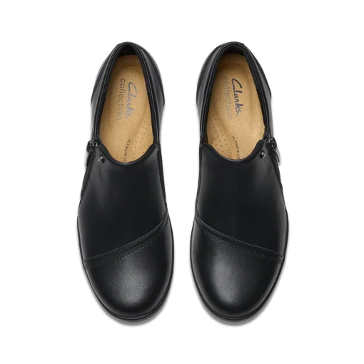 CLARKS Suttyn Zip